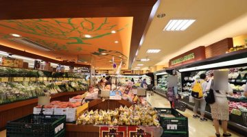 スーパー店内（野菜売り場）